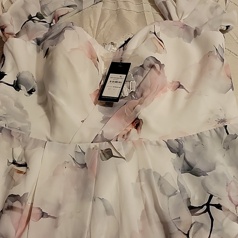 Dress - Picture 4 of 4